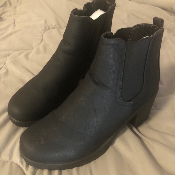 Chelsea Boot - Picture 3 of 3